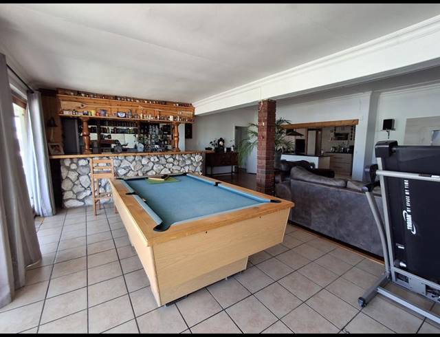 4 BEDROOM HOUSE FOR SALE IN SANDY POINT